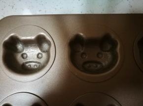 模具刷融化的黄油，好脱模