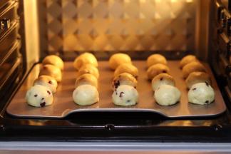 烤箱预热170度，底层，30分钟。「一般放中层即可.」