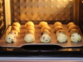 烤箱预热170度，底层，30分钟。「一般放中层即可.」