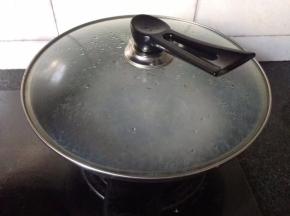 关火，盖上锅盖焖5分钟至熟透