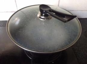 关火，盖上锅盖焖5分钟至熟透