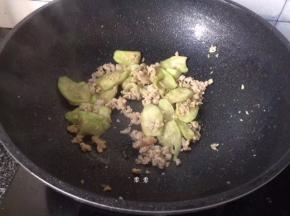 翻炒均匀丝瓜变软