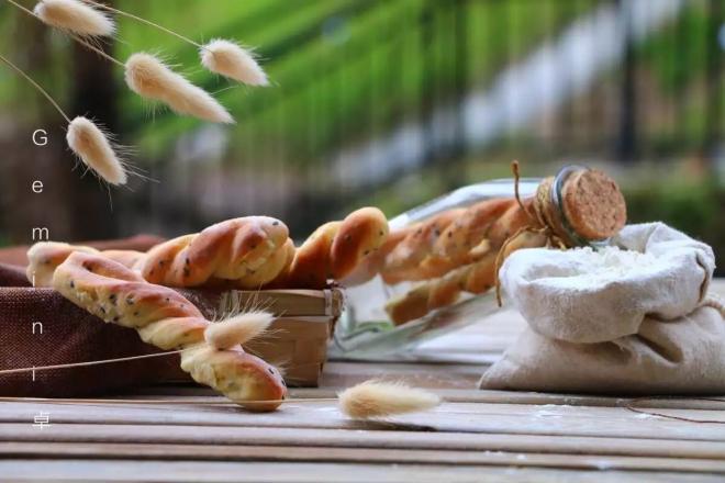 胖嘟嘟的面包棒