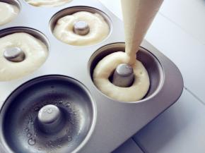 装入剪口裱花袋中。