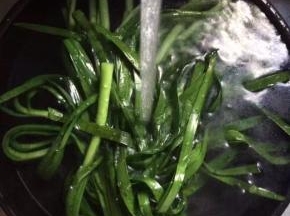 立马捞出冲冷水