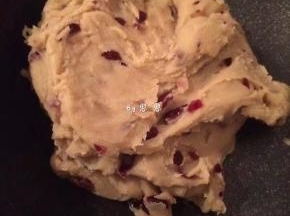 9、等到炒到绿豆泥能抱团即可（无需炒的太干，否则吃的时候会散不够紧实。）