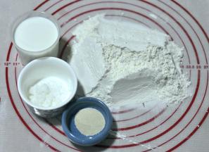 1、准备好中种面团的食材