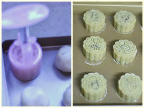 11、将月饼模倒扣在有月饼胚的金盘上，用力按手柄压出花纹、然后提起模具。