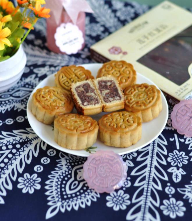 红豆莲子月饼