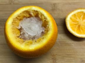 再放入1小块冰糖。