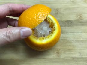 把切掉的顶部盖上。