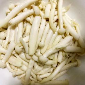 5.捞出沥干水份装盘备用