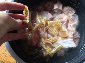 加入泡好的鱼胶