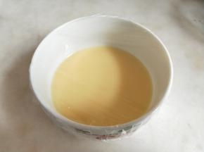 蒙上保鲜膜。