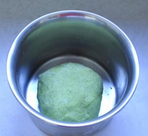 2、揉成光滑的面团