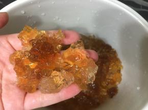 桃胶洗干净杂质