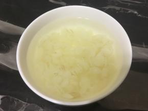 皂角米同样泡发十几个小时