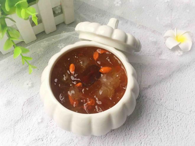 桃胶皂角米红枣枸杞羹