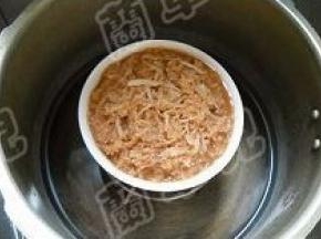 入锅隔水蒸20分钟。