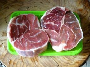 准备好牛腱子。