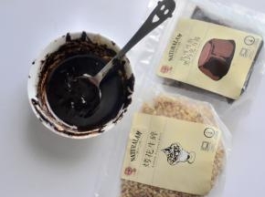 适量巧克力碎隔热水融化
