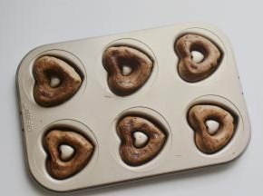 放入预热好的烤箱烤熟趁热脱模放凉