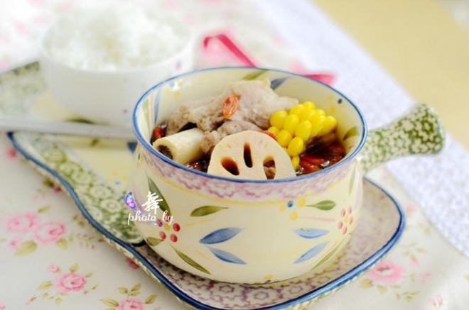 莲藕玉米排骨汤