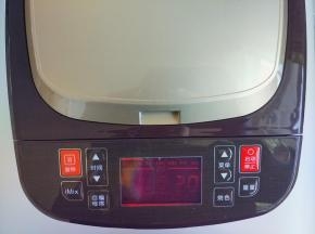 启动搅拌功能揉10分钟，揉到扩展，静置几分钟