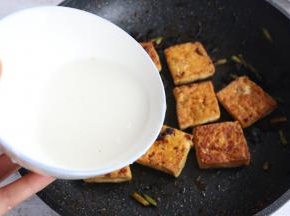 出锅前勾薄欠。