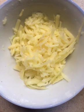 土豆洗净去皮切丝