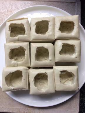 豆腐挖个小洞