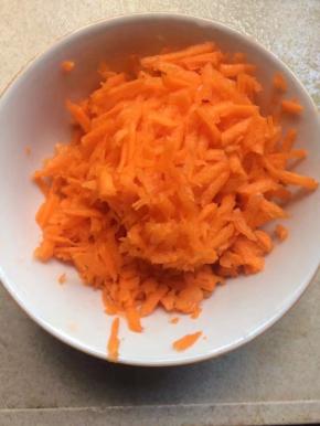 胡萝卜洗净切丝