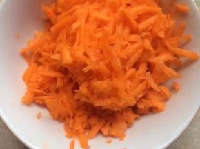 胡萝卜洗净切丝
