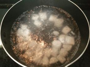 加入山药煮沸。