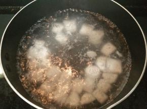 加入山药煮沸。