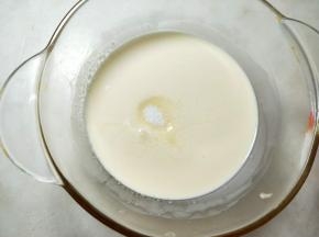 加入细砂糖。