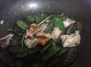 加入少许盐、糖