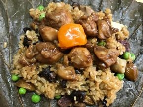 放入一个咸蛋黄。