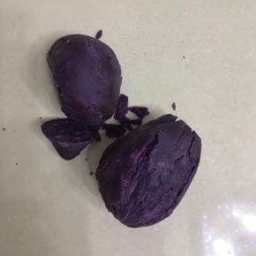 紫薯去皮蒸熟压成泥状