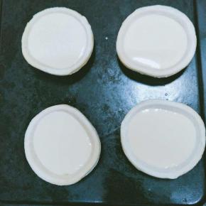提前解冻蛋挞皮，倒8分满哦