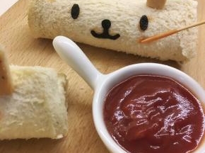 取一点番茄酱做腮红