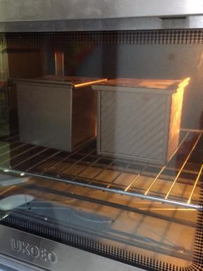 烤箱170度预热后，下层，上下火烤35分钟（烤箱温度仅供参考）