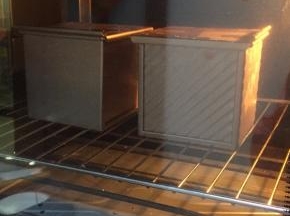 烤箱170度预热后，下层，上下火烤35分钟（烤箱温度仅供参考）