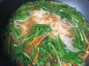 面条猪蹄汤都加进去