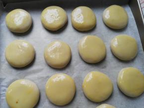 表面刷蛋液（喜欢深色可以多刷些）