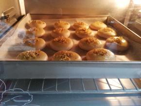 放入预热烤箱，180度，20分钟