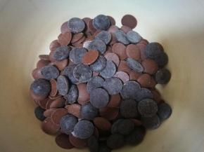 准备巧克力，我用的可可百利