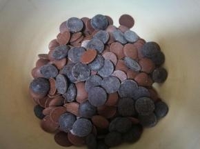 准备巧克力，我用的可可百利