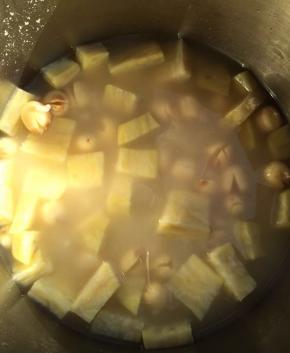 煲熟后待凉至适当温度