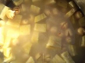 煲熟后待凉至适当温度